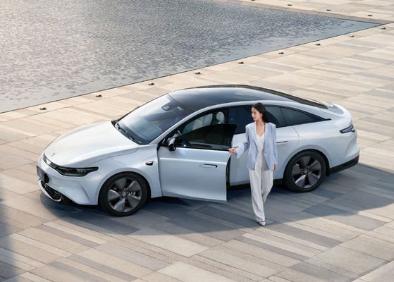 Bewegungselektroauto 525-717KM des Sprungs-C01 4 Türen 5 setzt Schnelladung 0.67H