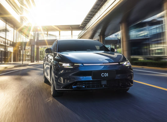 Bewegungselektroauto 525-717KM des Sprungs-C01 4 Türen 5 setzt Schnelladung 0.67H