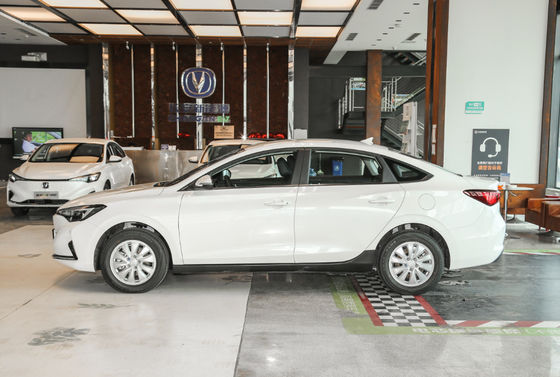 Sitzkompaktes Limousine-Auto Changan Eado EV460 365-405KM Changan EV 5 Tür-5
