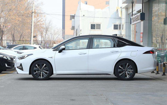 Limousine-Elektroauto 510KM Guangqi Yilue EA6 4 Türen 5 setzt Schnelladung 0.78H