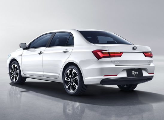 Kompakter Byd Qin Ev Sedan Electric Car 400-450KM 4 Türen 5 Sitze